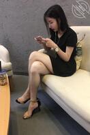 偷拍朋友的老婆，这骚货是真想操她2