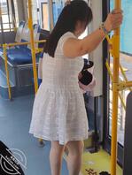 大夏天穿双肉丝连裤袜，在这勾引男人呢，把这个骚逼发出来，曝光一下！0