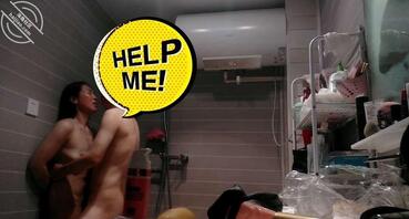 震惊！母亲和亲生儿子在家里浴室做爱不尽兴，出去宾馆做2