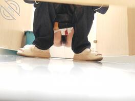 原创厕拍 流血的小姐姐2