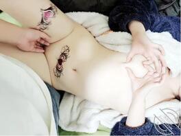 原创乱伦6）魅魔纹白虎小嫩逼，对你比了个爱心0