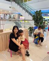 偷拍意淫两个特别有韵味的带孩少妇1