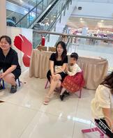 偷拍意淫两个特别有韵味的带孩少妇2