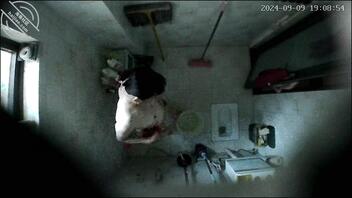 妈妈，几个月没拍到我的妈妈洗澡了 ，原来我的妈妈改洗澡时间了1