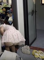 骚逼老婆洗完澡什么都不穿经过公公房间，赤裸裸的诱惑0