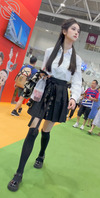 展会偷拍抄底极品小妹底裤