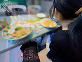 【原创内容67】出差半个月,回来妹妹就拉着我去吃冷餐,还是妹妹贴心呢0