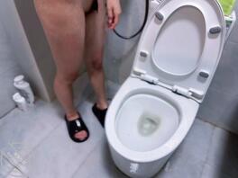 （原创）趁着妹妹洗澡的时候来给她修剪阴毛0