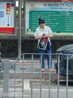 看到这女的，好想冲上去抓她的奶子啊2