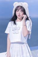 五十七、外景约拍---可爱小姐姐制服美腿很撩人，裙底走光喽0