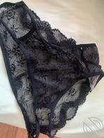 趁堂姐出去到她屋里找出她的骚内裤0