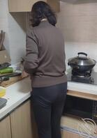 厨房偷顶亲戚大翘臀0