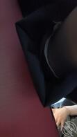 偷拍抄底女服务员少妇白色内裤0