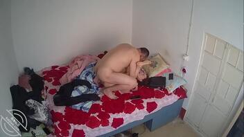 老公常年在外务工，我被村书记给强迫2