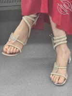 连续两天遇到，脚丫子真漂亮