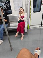 连续两天遇到，脚丫子真漂亮2