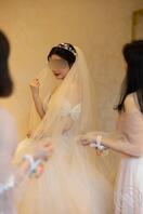 【真实约炮 偷情】刚结婚的反差小少妇，在她家对着婚纱照爆操0