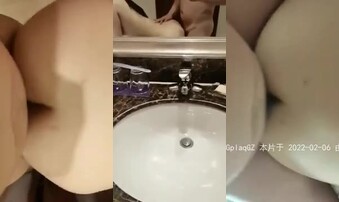 朋友妻必须戏，哥们隔离帮他照顾媳妇