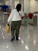 地铁又遇超级重坦克，被我意淫了一路。1