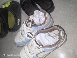 扫楼碰到中学小姐姐的鞋袜