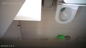 公司女财务的大屁股