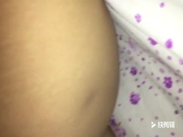 一大早侧入老婆，射屁股上，真实拍摄。