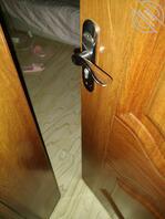 〖原创5〗半夜按捺不住意淫妈妈的心,大胆进入了她的卧室1