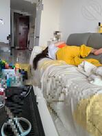 睡着的小姨，直接上去摸她奶，脱她裤子她会怎么反应0