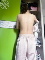 白嫩瘦小的人妻更衣1