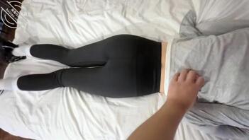 〖真实原创27〗给女友闺蜜按摩按到床上,终于插进女友闺蜜的蜜穴里面1