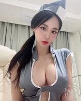 缺饭友吗?小吃货 Candy 就爱到处嗑美食!“吃饭穿搭”让人分心2