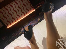 你老婆高跟鞋真好看0