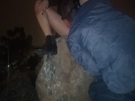 露天石头上的性爱，淫声浪语刺激（广告私信）