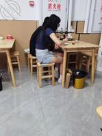 包臀裙性感美女，胸大屁股大，女人味十足0