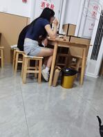 包臀裙性感美女，胸大屁股大，女人味十足1