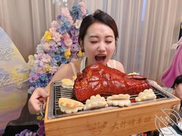今天给大家分享漂亮的小情人 坤坤2