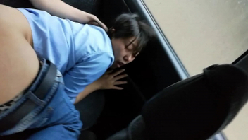 性感人妻和我在他老公的车中第二次偷情，衣服都不脱直接无套做爱