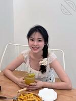 各位火眼金睛觉得哪个骚逼被艹最多，哪个逼最臭最黑1