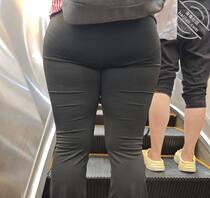 超性感黑色紧身裤少妇2