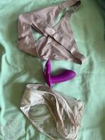 在家翻出妈妈的假鸡吧，和外出震动器 真骚 真想偷拍到她用鸡巴插自己的时候