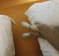 把小女友脱光摆好，偷偷给你们看的，觉得她屁股和奶子怎么样？喜欢就更新