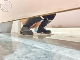 【个人原创 厕拍】超粉微毛逼修长大腿小姐姐放尿盗摄！！！1