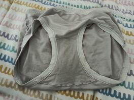 女儿今天不在家，脑袋睡她内衣上，JB睡她内裤上，海角有毒