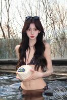 美女本人投稿自曝，a罩杯女研究生，有喜欢的吗？可评价羞辱，她会挑刺激的约2