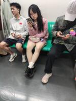 地铁美女