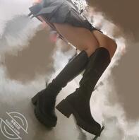 桌底偷拍长靴肉丝女大学生2