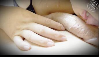 253、家里亲戚刚睡，姐姐就摸我鸡巴，让我欲罢不能，打完炮就撤1