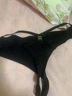 今晚骚妈不在家去她房间翻出她的骚内裤玩0