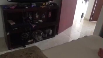 忍不住偷摸熟睡的妈妈意外惊喜骚妈在背后也饥渴