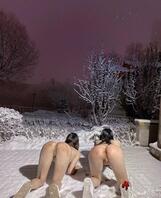 两个小母狗雪地户外露出1